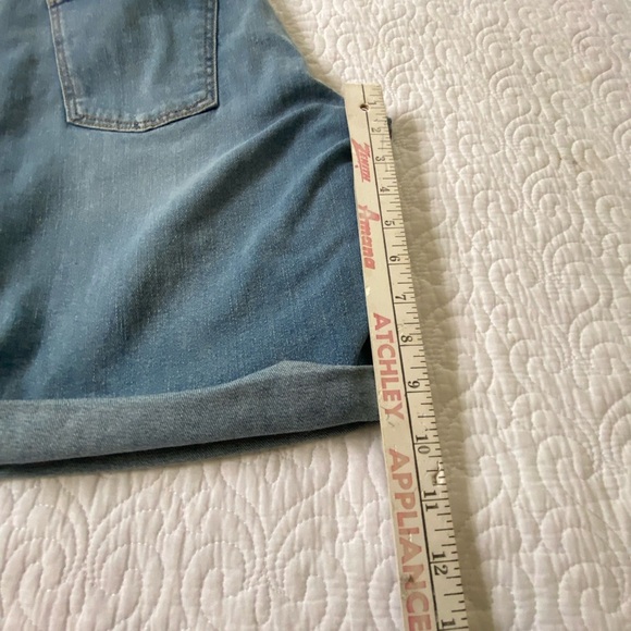 Old Navy Mid-Rise WOW Denim Shorts Jorts, Bermuda, Backyard BBQ, Normcore, Beach - Picture 11 of 11